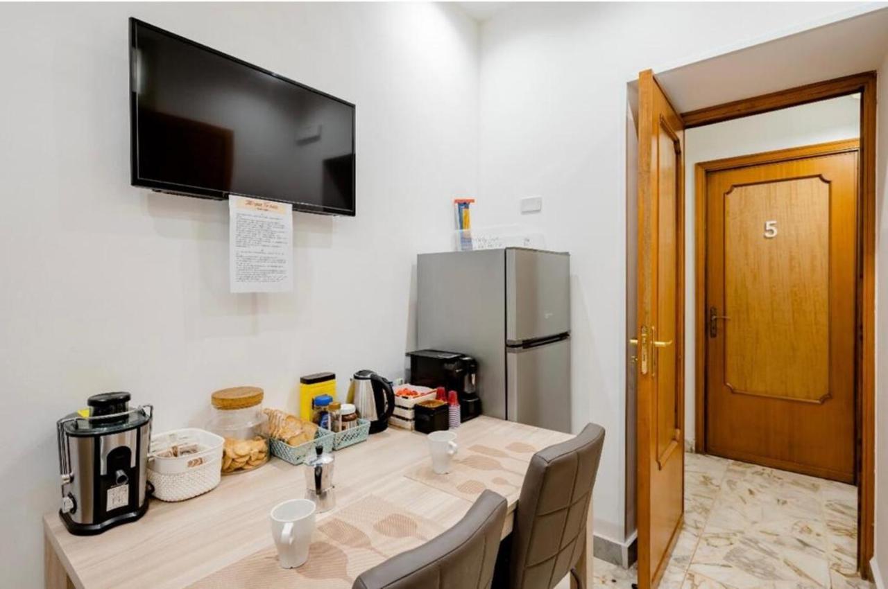 Mi Casa Tu Casa - Guest House คาตาเนีย ภายนอก รูปภาพ